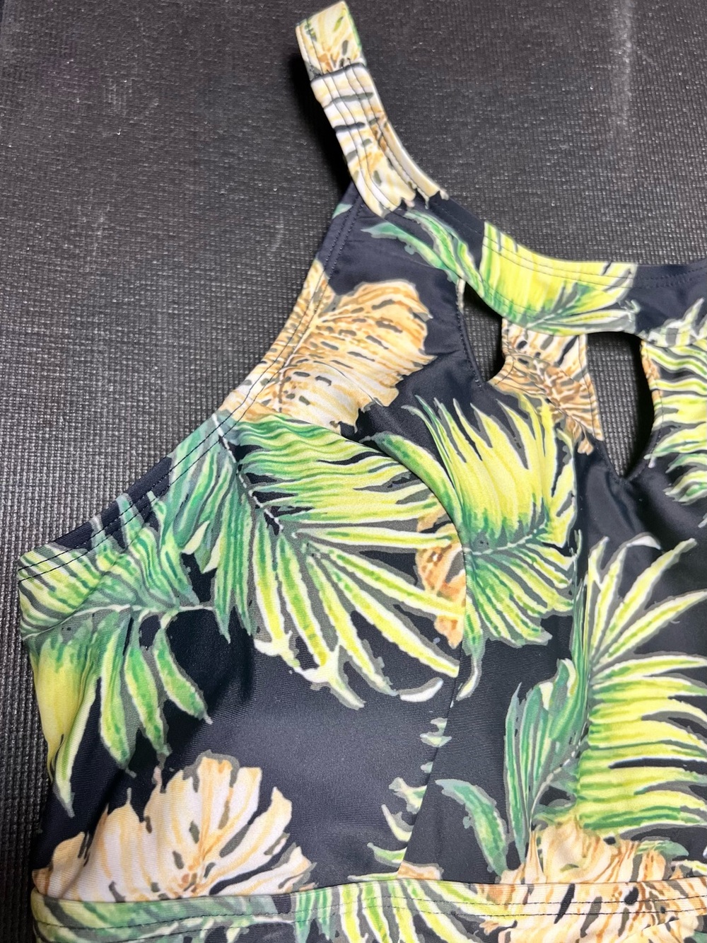 SEPTANGLE Tropical Leaf Halter & KEYHOLES Tankini Top - Black, Green & Yellow - Picture 3 of 12